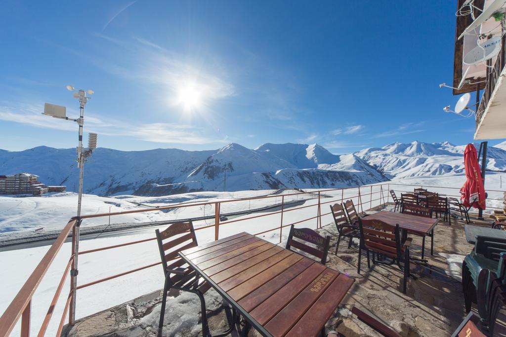 Snow House Hostel Gudauri Exterior photo