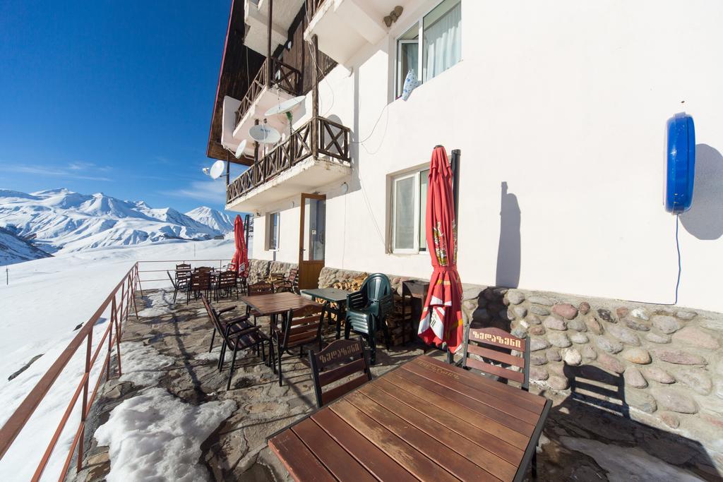 Snow House Hostel Gudauri Exterior photo