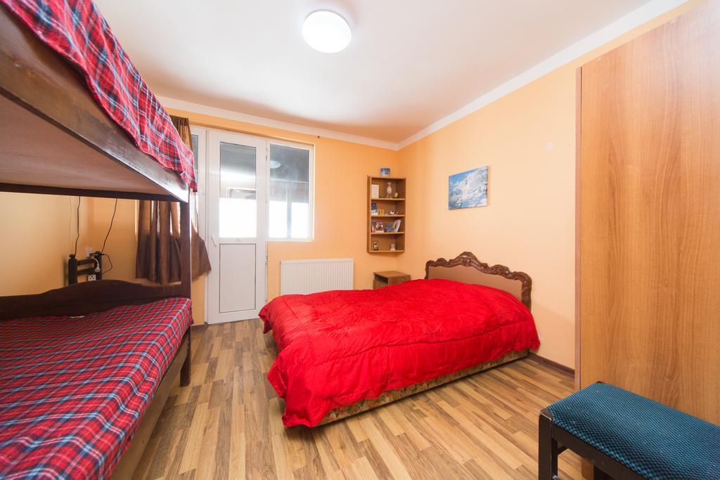 Snow House Hostel Gudauri Exterior photo