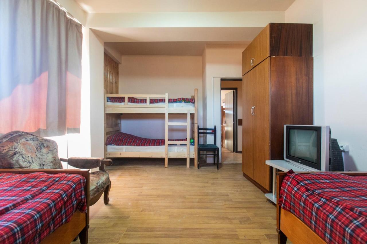 Snow House Hostel Gudauri Exterior photo